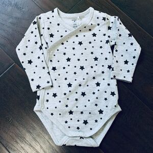 NWT 6-9m. Chicco Mini Black & Grey Stars Side-Snap Baby Onesie Bodysuit